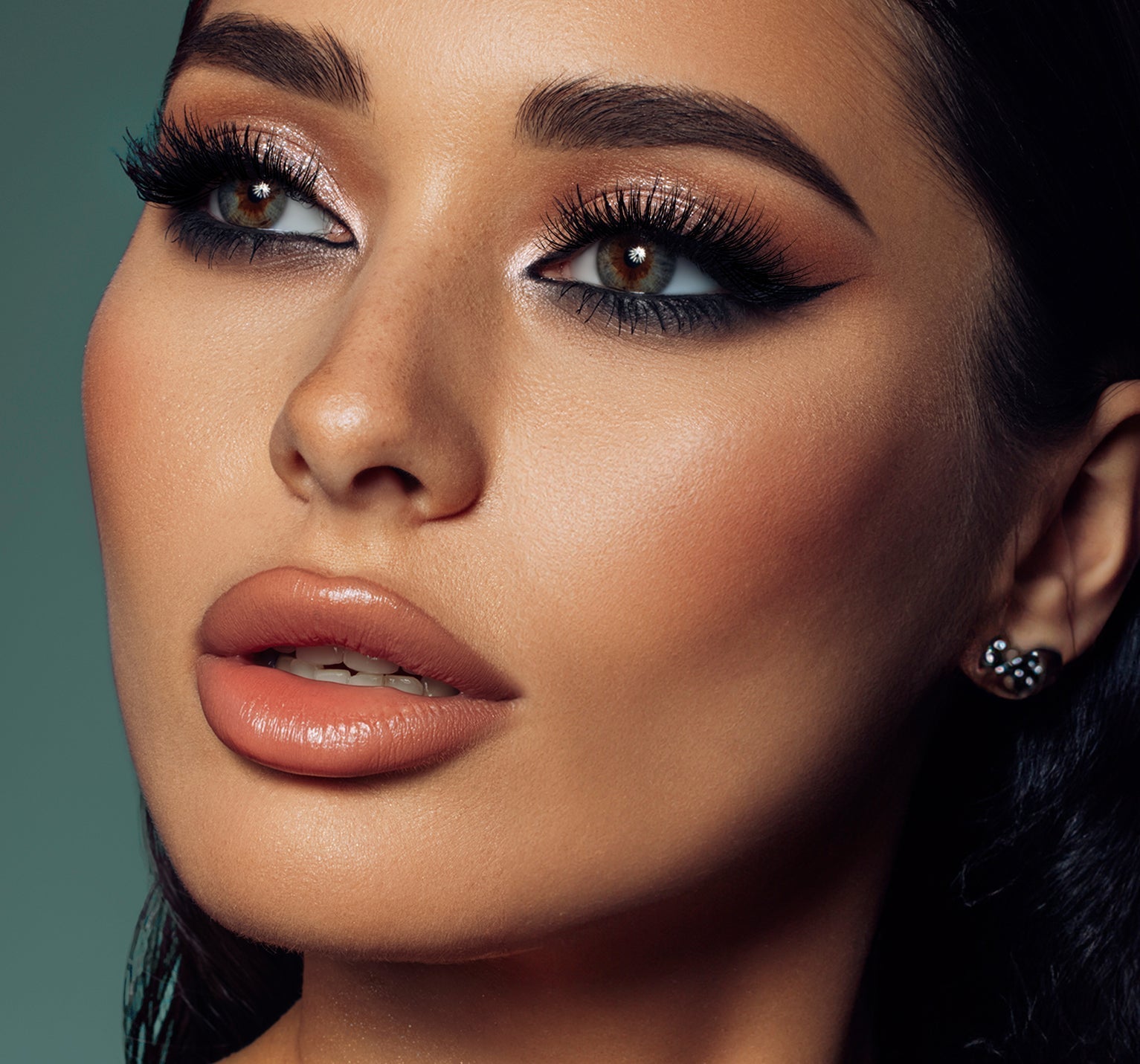 Volume Vanishes: What to do if your glue doesn't hold Volume Extensions? - Stacy Lash