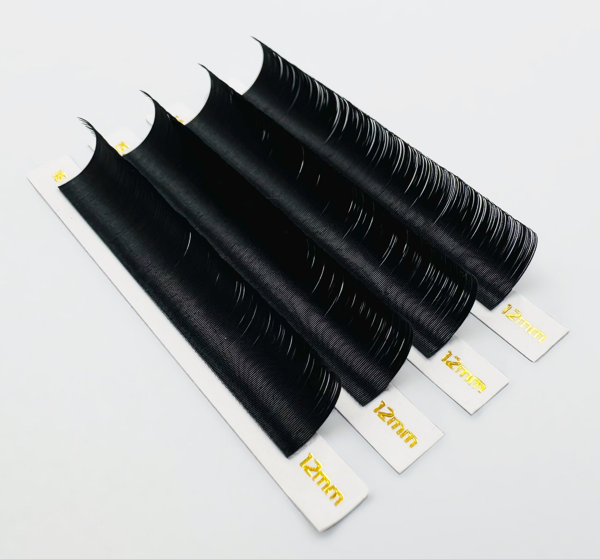Lash Elegance 101: A Guide to C Curl and D Curl Mix
