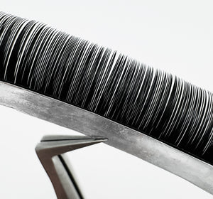 What's The Difference Between Silk, Mink, Faux And Human Hair Lashes