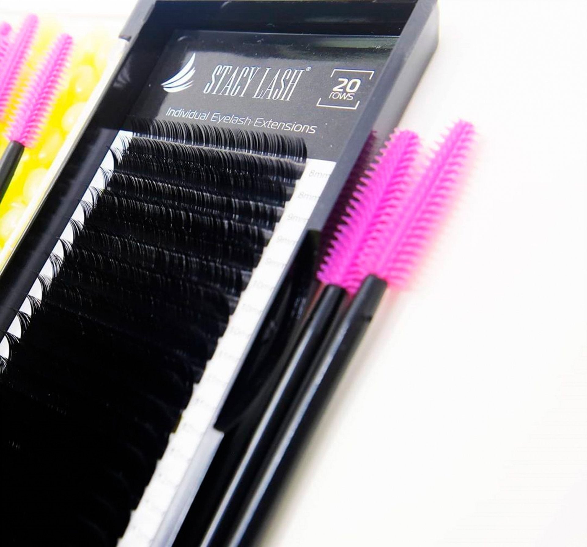 BRUSHING EYELASH EXTENSIONS: HOW TO KEEP LASHES SEPARATED AND CURLY BETWEEN RETOUCHES - Stacy Lash
