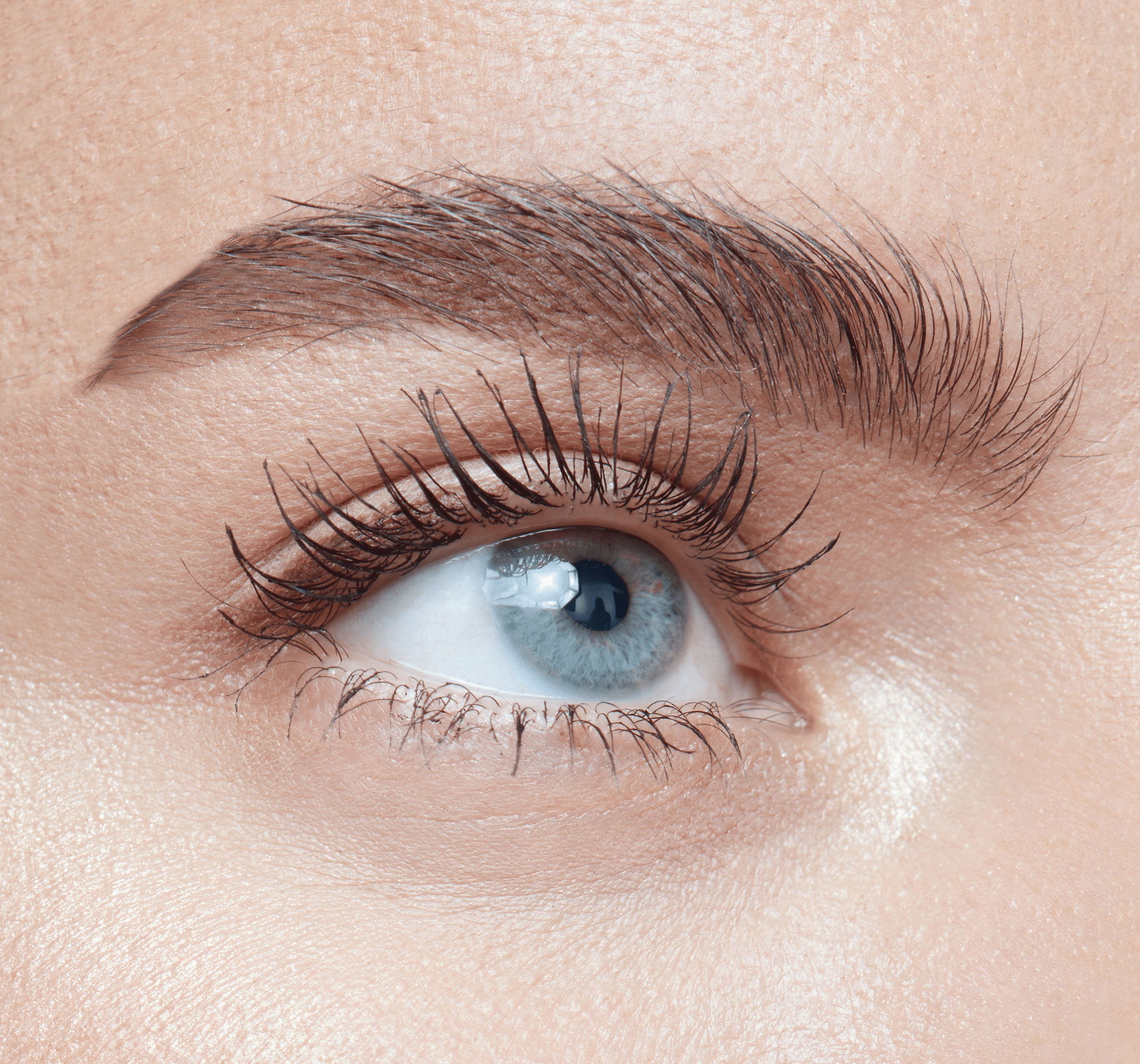 an eye with mascara on
