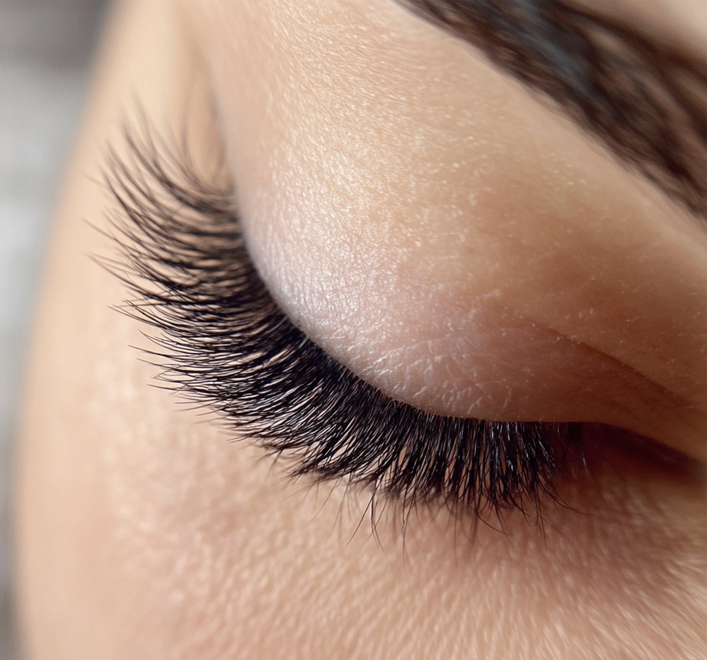 The Micro-Movements of Natural Lashes - Stacy Lash